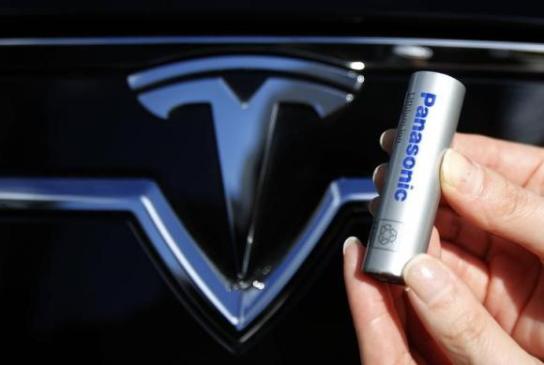 Tesla bắt tay Panasonic xây nhà máy pin xe hơi lớn nhất thế giới